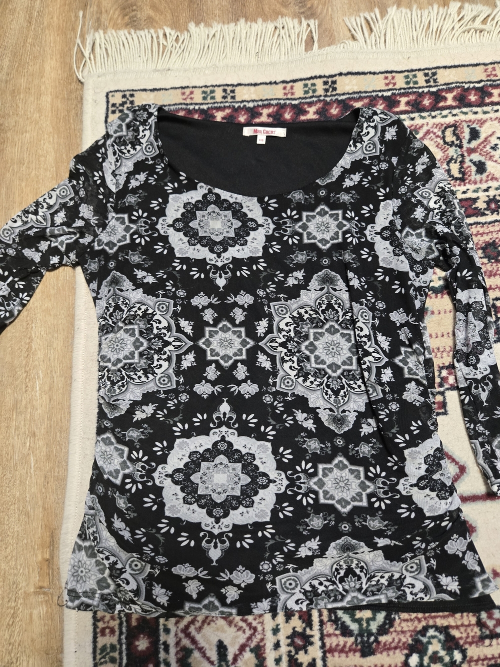 Black Medallion-Print Scoop Neck Long Sleeve Top